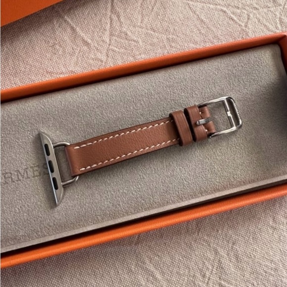 Hermes 41mm tan leather Apple Watch strap - Picture 2 of 3